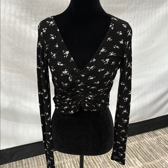Hollister Black and White Blouse with Long Sleeves - Picture 1 of 3